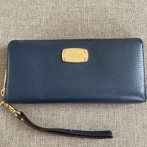 Michael Kors Wallet/Clutch